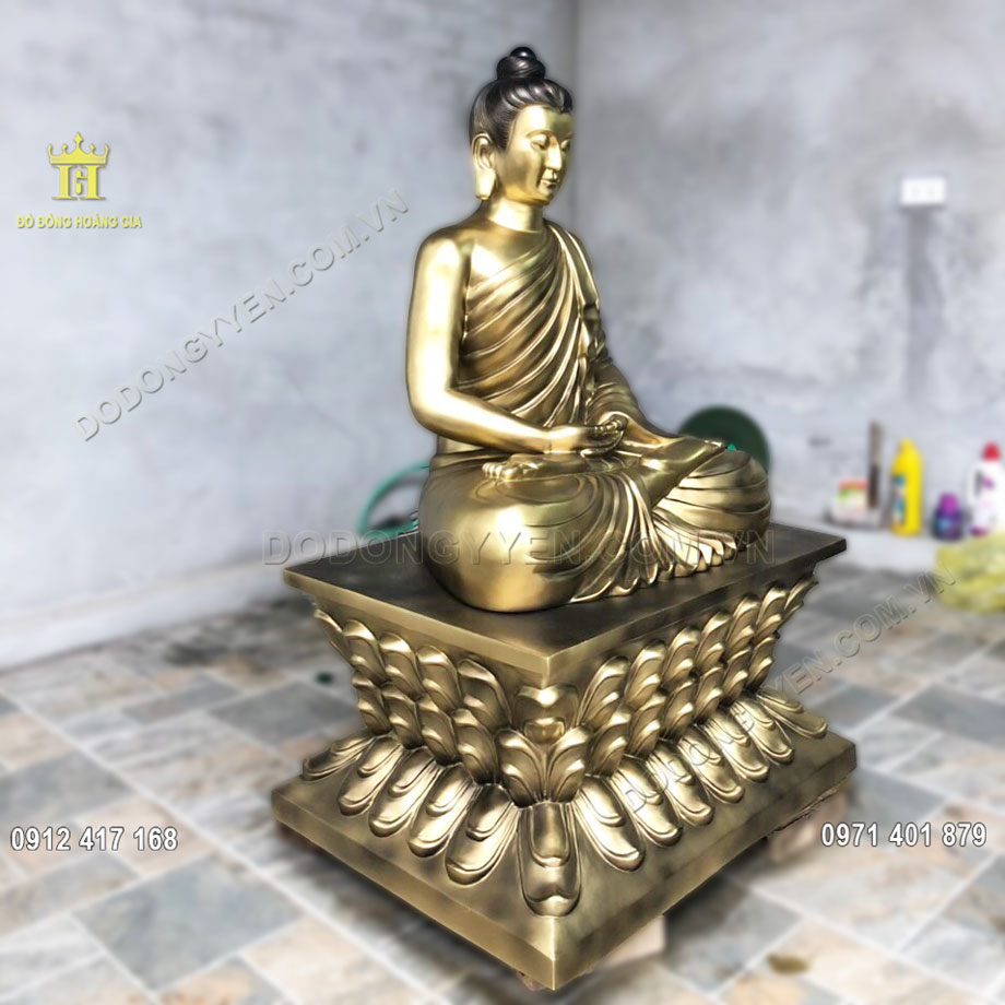 Tượng Phật Th&iacute;ch Ca M&acirc;u Ni bằng đồng được Phật từ lựa chọn c&uacute;ng tiến v&agrave;o đ&igrave;nh ch&ugrave;a